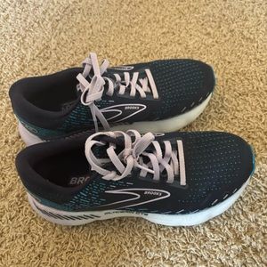 Brooks running shoes size 8